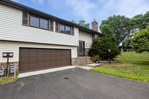 6570 Upper 35th St N, Oakdale, MN, 55128-3138 | Card Image