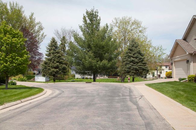 66 Berdella Court, Condo with 2 bedrooms, 3 bathrooms and null parking in CROSS PLAINS WI | Image 24