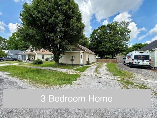 324 N Harrison St, Girard, IL, 62640-1316 | Card Image