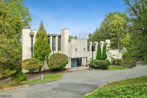 8 Vanderbilt Dr, Livingston, NJ, 07039-6102 | Card Image