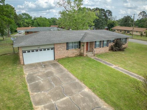 102 N Hillcrest Dr, Palestine, TX, 75801-5818 | Card Image