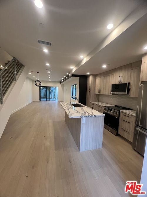 17243 Kittridge Street, Lake Balboa, CA, 91406 | Card Image