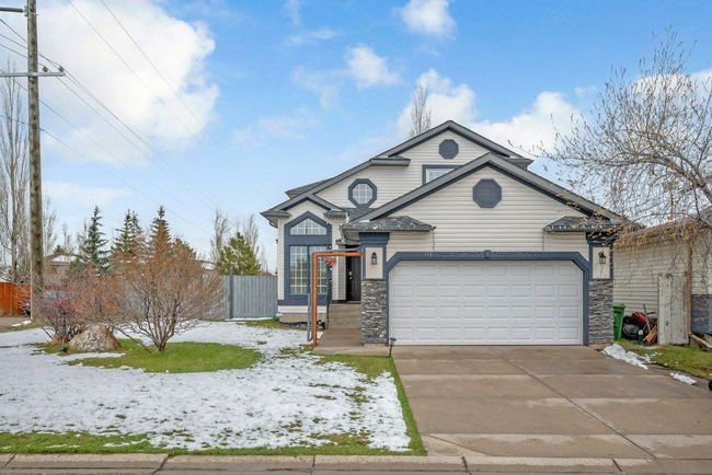 158 Shawbrooke Green Sw, Home with 3 bedrooms, 3 bathrooms and 4 parking in Calgary AB | Image 1