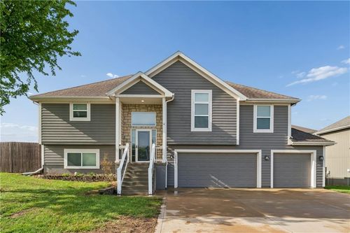 10503 Augusta Dr, Kansas City, KS, 66109-7816 | Card Image
