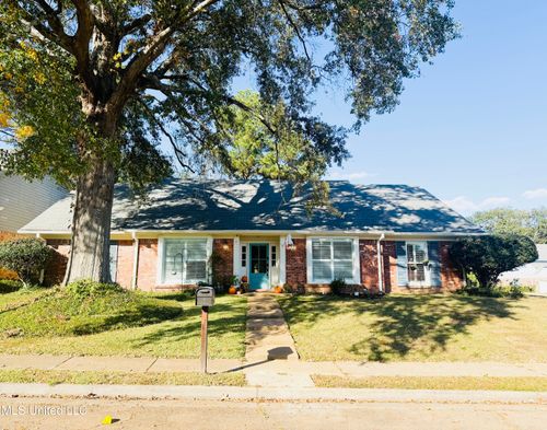 11 Moss Forest Cir, Jackson, MS, 39211-2906 | Card Image