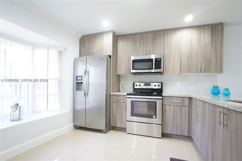 610 Nw 108th Ter, Pembroke Pines, FL, 33026 | Card Image