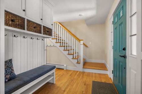 9 Brown Avenue, Stratham, NH, 03885 | Card Image