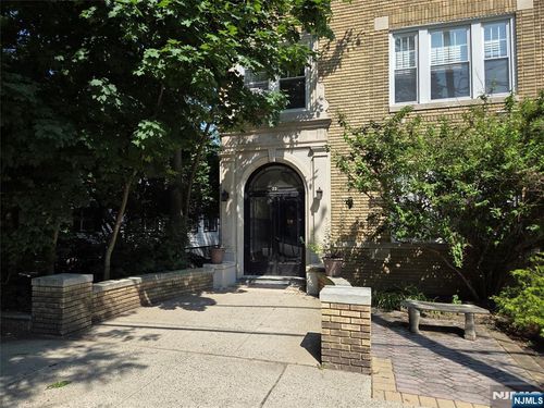 22 Seymour St, Montclair, NJ, 07042-3341 | Card Image