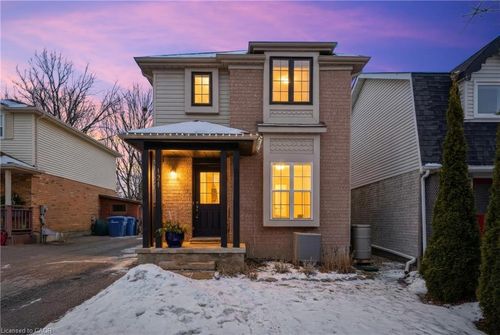 121 Moss Pl, Guelph, ON, N1G4V4 | Card Image