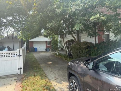 10 Downs Rd, Hempstead, NY, 11550-7510 | Card Image