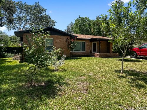 1200 E Inez St, Beeville, TX, 78102-2911 | Card Image