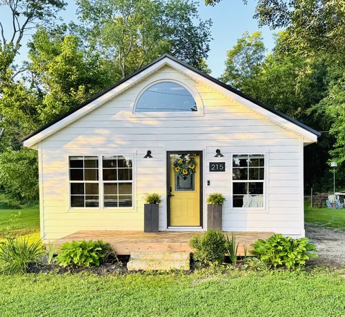 215 W College St, Bradford, TN, 38316-8611 | Card Image