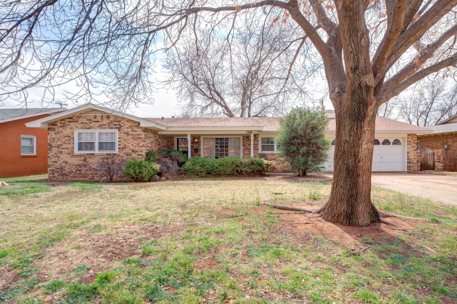 Harris St, Brownfield, TX 79316