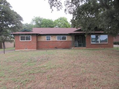 View of front of home featuring a front lawn | Image 1