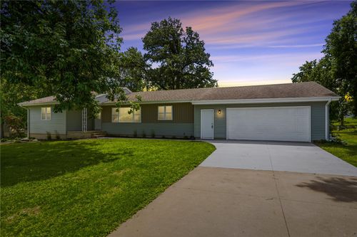 1033 Rolling Glen Dr, Marion, IA, 52302-5929 | Card Image