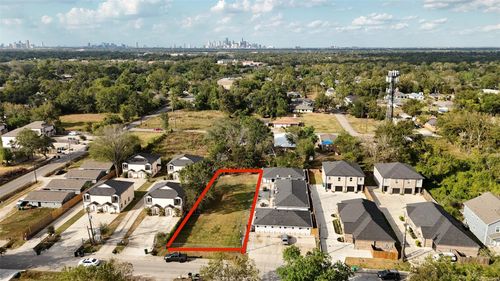 5013 Mallow St, Houston, TX, 77033-3906 | Card Image