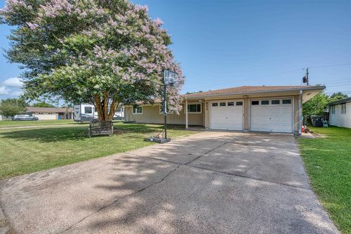 655 Cactus St, Bridge City, TX, 77611-3303 | Card Image