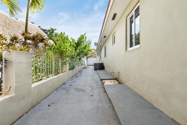 426 Sw 26 Th Rd, House other with 4 bedrooms, 3 bathrooms and null parking in Miami FL | Image 31