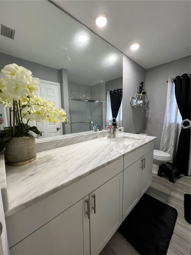 Primary Bathroom | Image 10