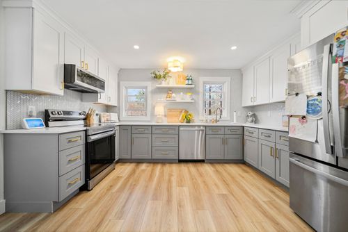 5 Wentworth Dr, Newton, NH, 03858-3712 | Card Image