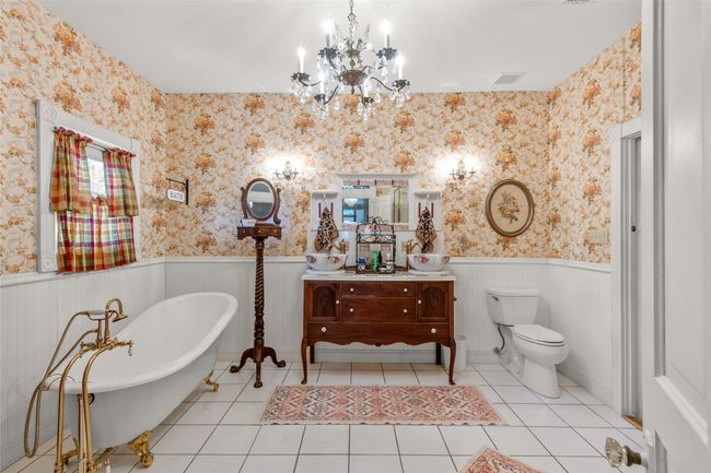 1303 W Main St, House other with 4 bedrooms, 3 bathrooms and null parking in Waxahachie TX | Image 23