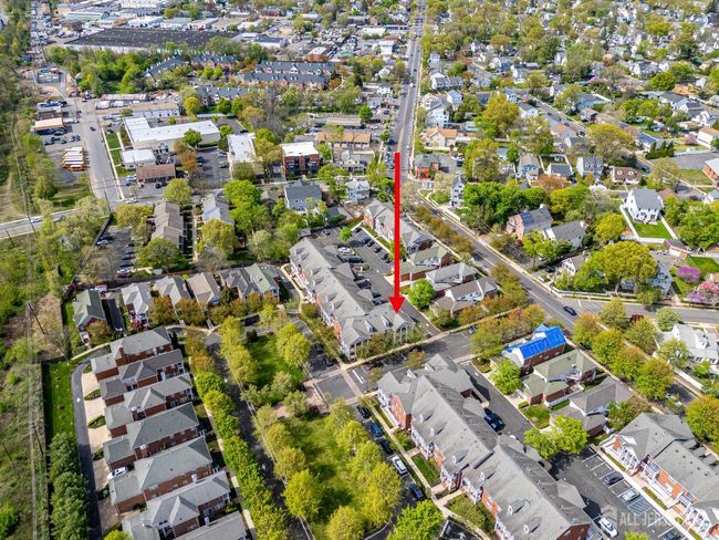 52 Central Square Park, Townhouse with 2 bedrooms, 2 bathrooms and null parking in Metuchen NJ | Image 9