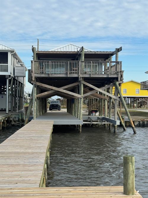 1039 Highway 1, Grand Isle, LA, 70358-9616 | Card Image