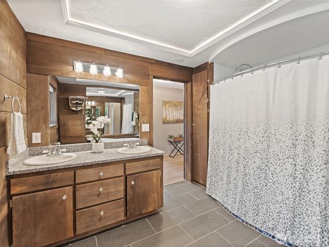 Primary Bathroom | Image 17