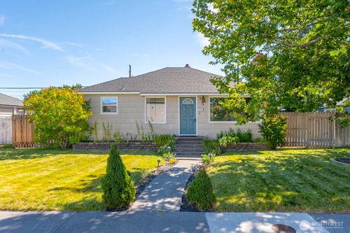 24 E St Se, Ephrata, WA, 98823-1952 | Card Image