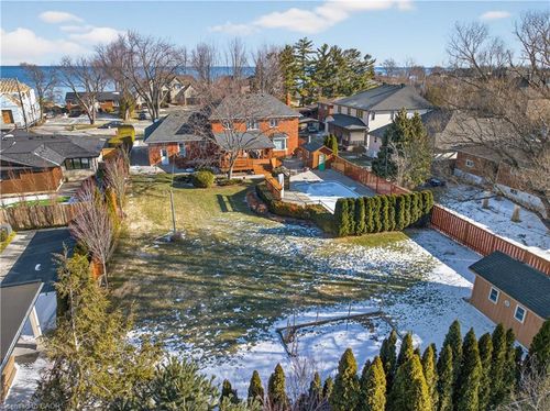 22 Wendakee Dr, Stoney Creek, ON, L8E5T3 | Card Image