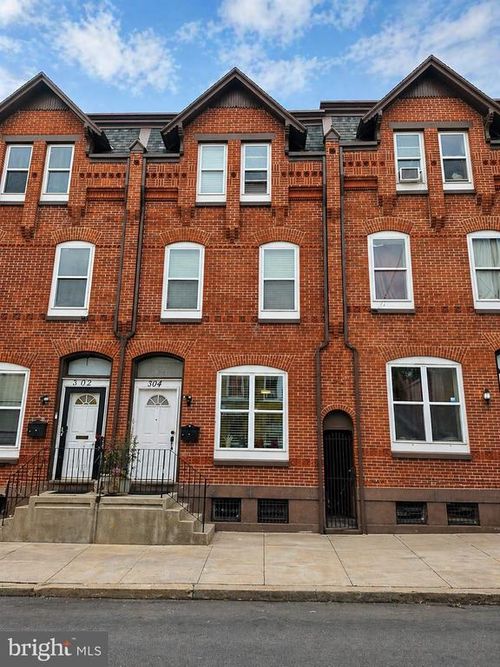 304 N 4th St, READING, PA, 19601-3217 | Card Image