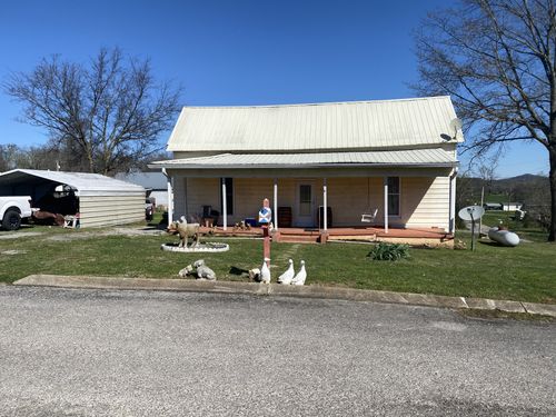 107 Twin Oaks Dr, Bell Buckle, TN, 37020-4057 | Card Image