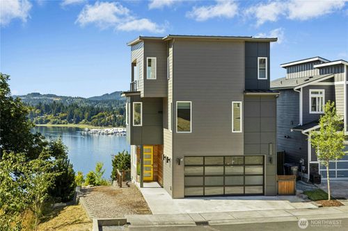3347 Amak Ln, Bremerton, WA, 98310-1000 | Card Image