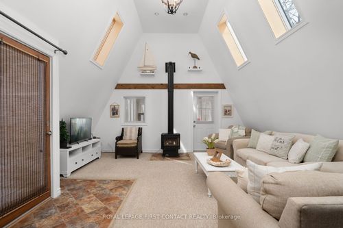 1073 Cedar Beach Rd, Bracebridge, ON, P1L1W8 | Card Image