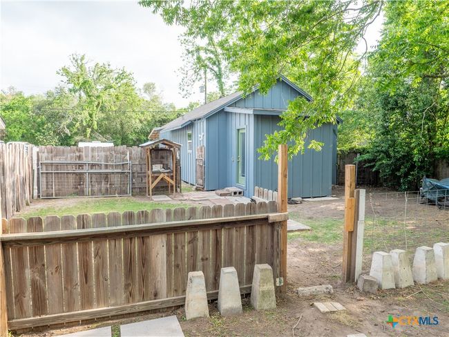 1006 W North St, House other with 2 bedrooms, 1 bathrooms and null parking in Victoria TX | Image 29