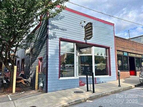 81 Coxe Ave, Asheville, NC, 28801-3621 | Card Image