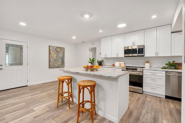 1604 Ne 7 Th St, House other with 5 bedrooms, 3 bathrooms and null parking in Gainesville FL | Image 9