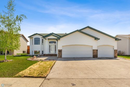 1586 Baywood Dr, West Fargo, ND, 58078-4314 | Card Image