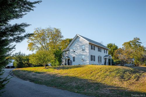 428 Montauk Hwy, East Moriches, NY, 11940-1346 | Card Image