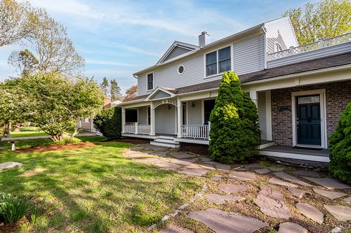 28 Palm Beach Ave, Narragansett, RI, 02882-4439 | Card Image