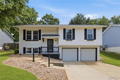 2366 Villager Park Ct, Maryland Heights, MO, 63043-1530 | Card Image