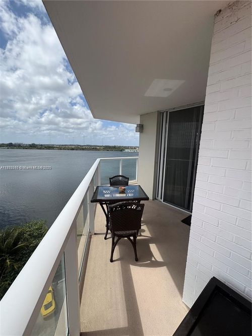 apt-926w-1301 Ne Miami Gardens Dr, North Miami Beach, FL, 33179-4983 | Card Image