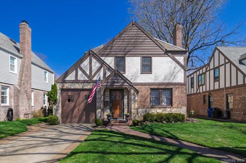 16 Revere Dr E, Floral Park, NY, 11001-2815 | Card Image