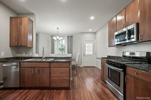 2136 Brock St, Keego Harbor, MI, 48320-1222 | Card Image