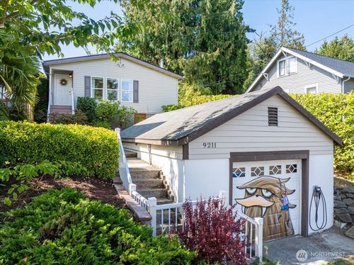 9211 9th Ave Nw, Seattle, WA, 98117-2220 | Card Image