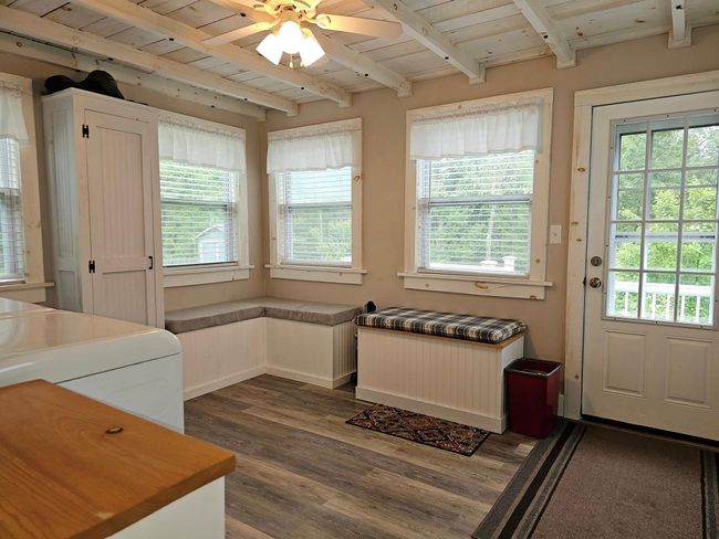 laundry/ mud room | Image 17