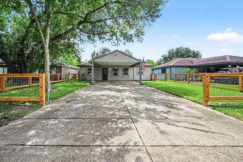 4818 27th St, Dickinson, TX, 77539-5433 | Card Image