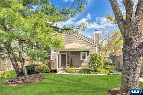 153 Oldwoods Ct, Mahwah, NJ, 07430-2056 | Card Image