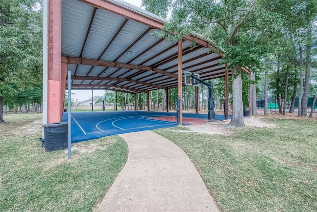 Basketball enthusiasts will love this covered court. | Image 33