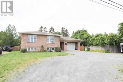 709 Goulais Ave, Home with 4 bedrooms, 2 bathrooms and null parking in Sault Ste. Marie ON | Image 2